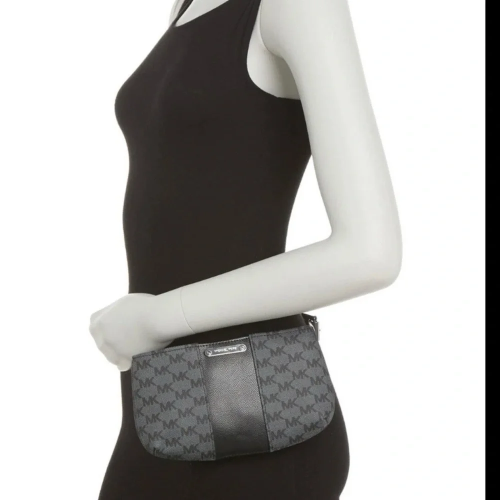 Michael Kors Monogram‎ one size Belt bag
